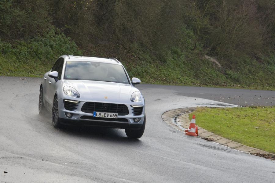  Porsche Macan Turbo 2015 года  (фото 60 из 84)